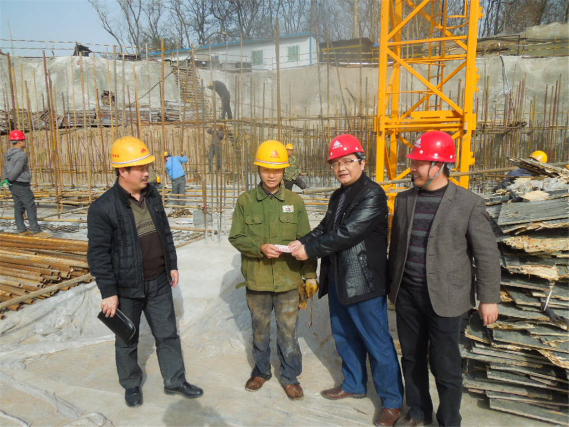 ��ί����ο������Ա��